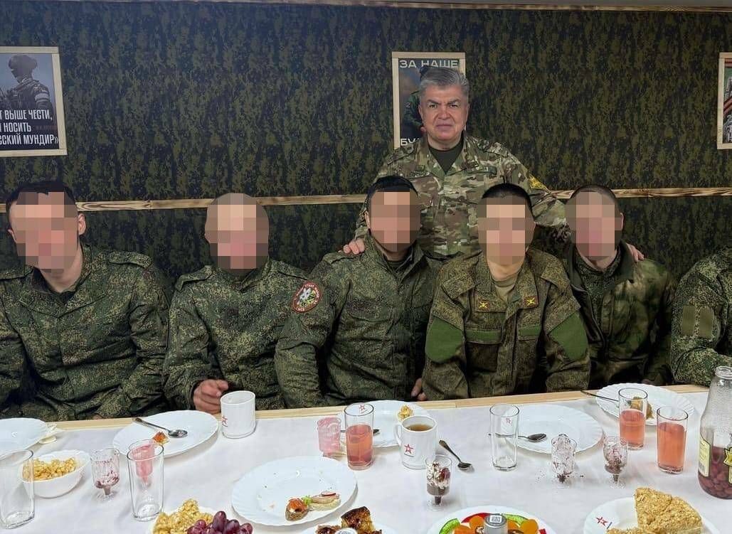 Мэр Челнов передал помощь бойцам в зоне СВО на 23 миллиона рублей