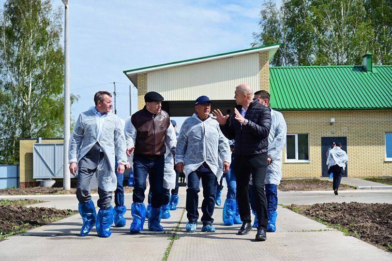 Минниханов проверил ход посевной и фермы в Атнинском районе РТ