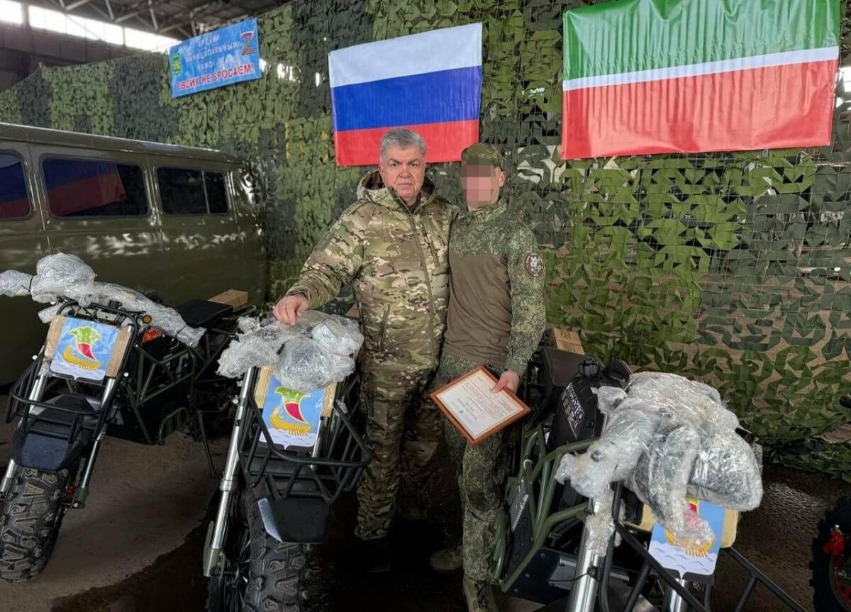 Мэр Челнов передал помощь бойцам в зоне СВО на 23 миллиона рублей