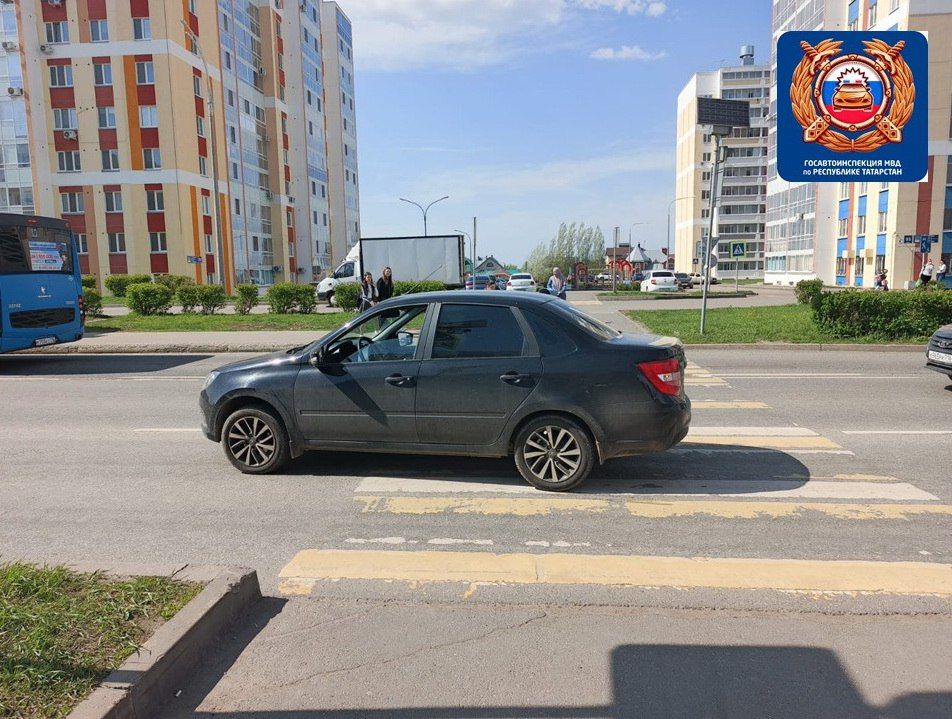 В Челнах женщина на LADA сбила мальчика на самокате на «зебре»