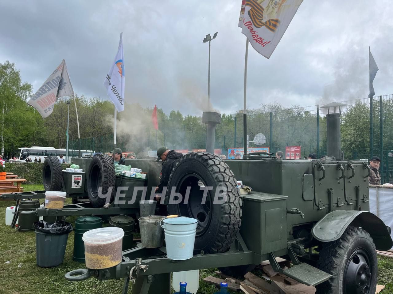 2500 порций солдатской каши подготовили для челнинцев команда полевой кухни