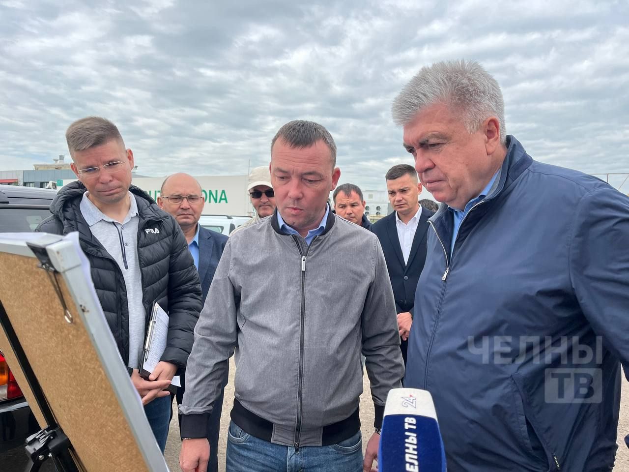 Наиль Магдеев оценил ход капремонта  на улице Магистральная в Челнах