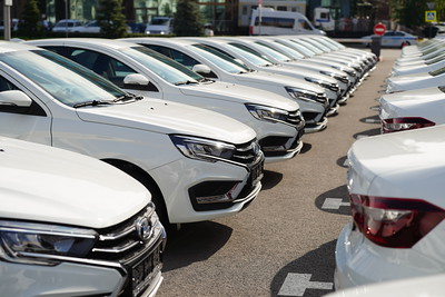 АвтоВАЗ поднимет цены на автомобили несмотря на падение продаж