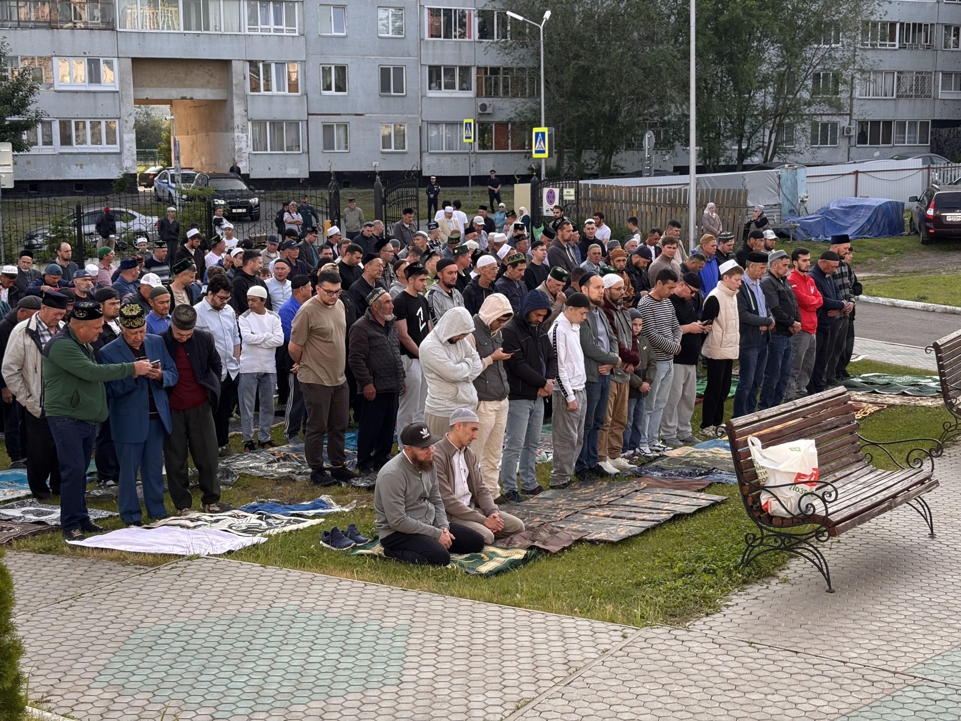 Челнинцы собрались в мечетях города на гает-намаз