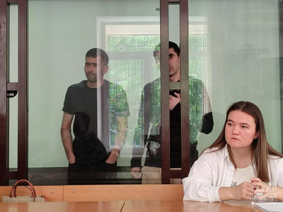 Рабочих из Таджикистана просят отправить в колонию за порчу фасада КФУ