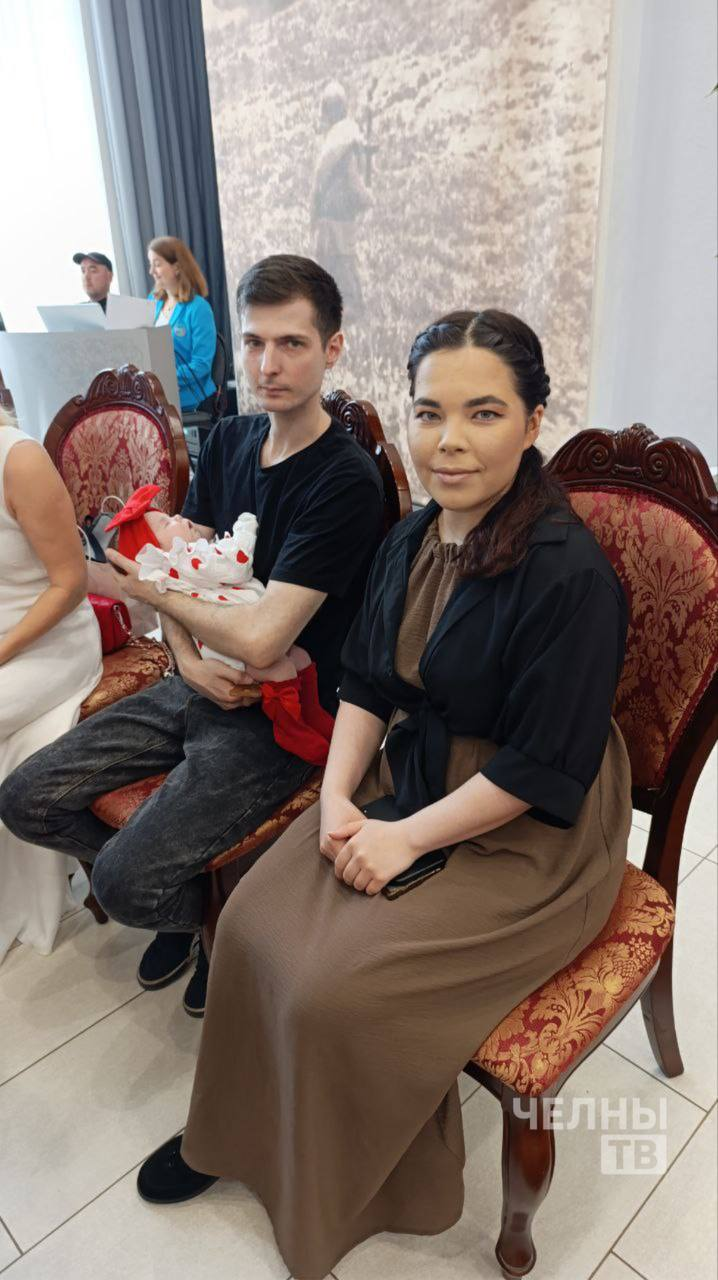 В Челнах 25 семьям вручили сертификаты на маткапитал во Дворце торжеств