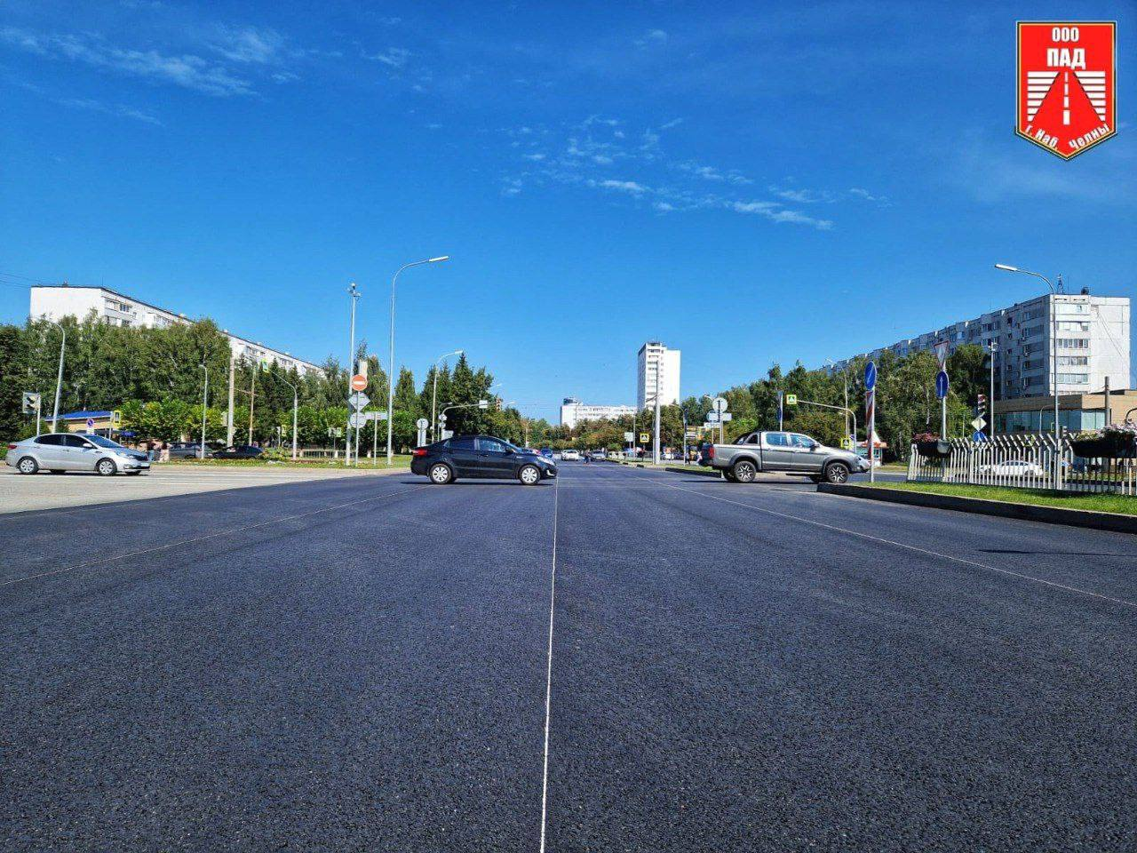 В Челнах завершили замену асфальта на перекрестке Мира и Раиса Беляева
