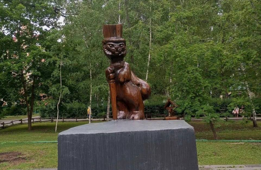 В Саратове статуя «Кот учёный» упала на ребёнка: девочка погибла