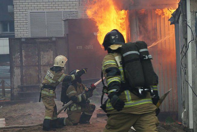 Во время пожара в Буинске погибли двое пожарных