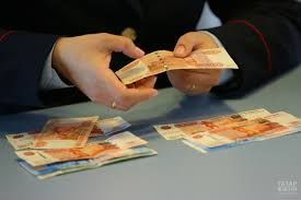Путин повысил зарплаты госслужащим и дипломатам с 1 октября на 7,6%
