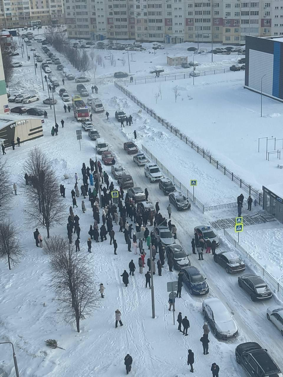 Подросток с ножом напал на охранницу в лицее Нижнекамска