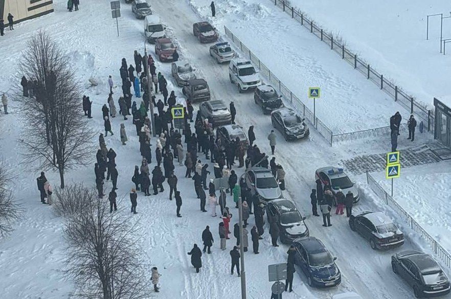 Подросток с ножом напал на охранницу в лицее Нижнекамска