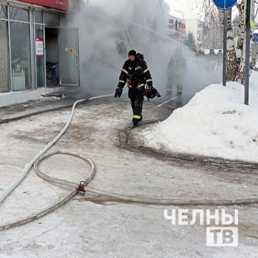 «Все полыхает, пожар видно прям с проспекта Вахитова»