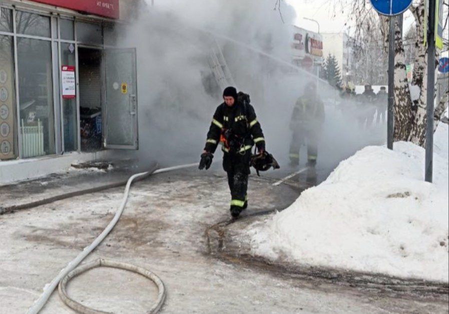 «Все полыхает, пожар видно прям с проспекта Вахитова»
