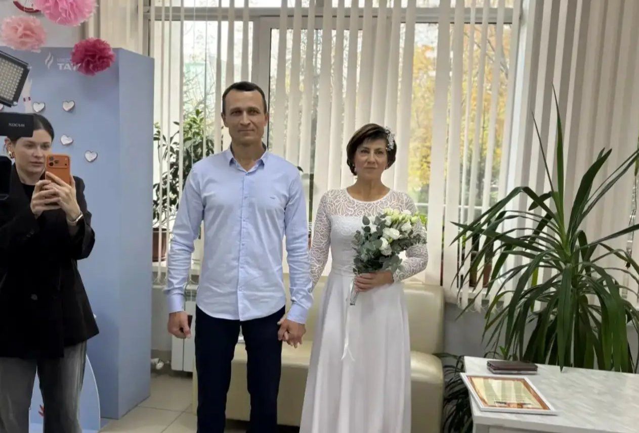 В Челнах поженились почетные доноры России Анна и Владимир