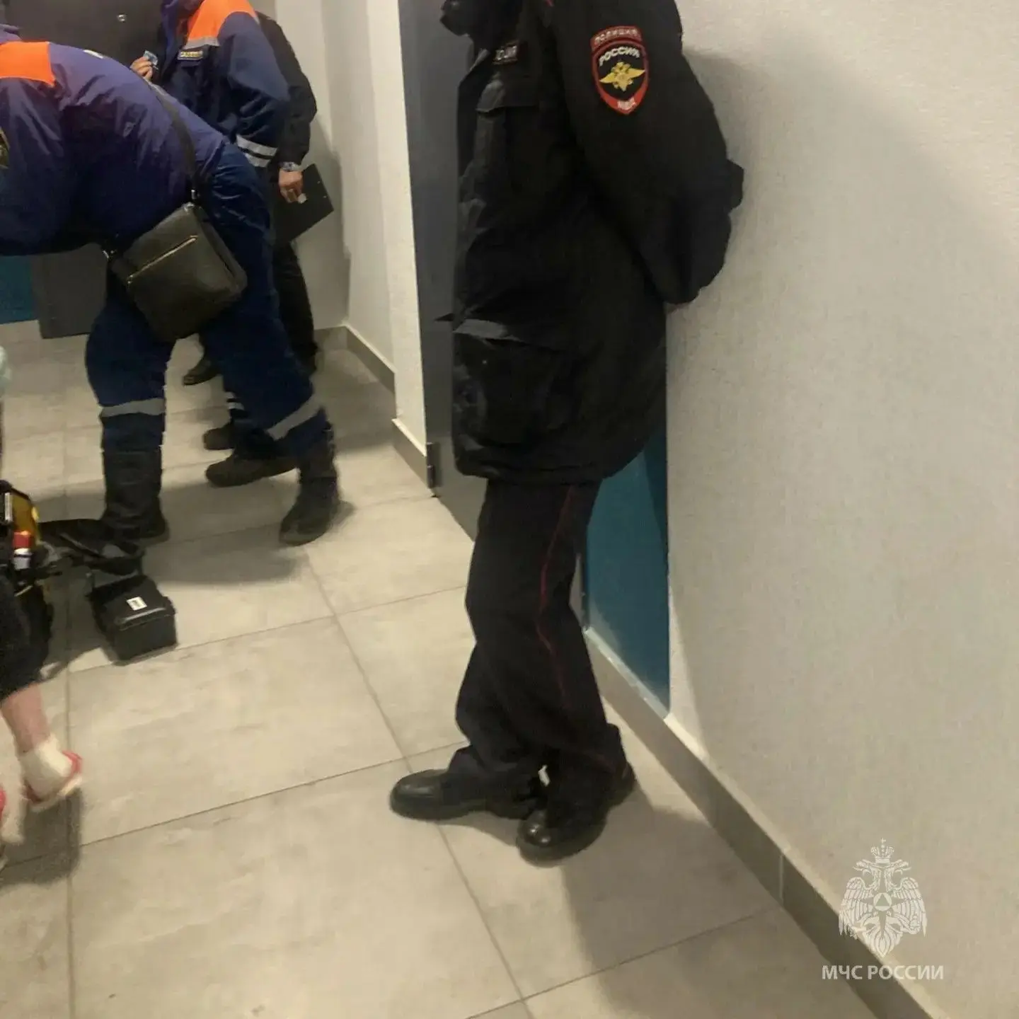Дважды заперли в ванной: в Казани спасатели помогли женщине