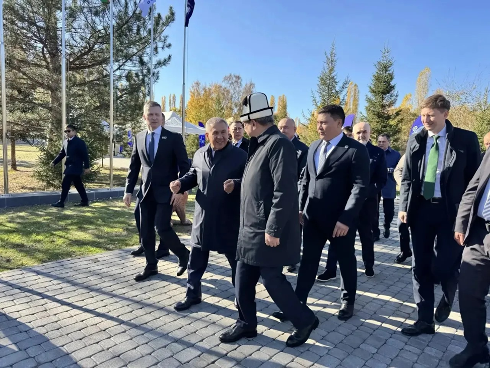 Татарстан и Кыргызстан открыли на Иссык-Куле центр спасения снежных барсов