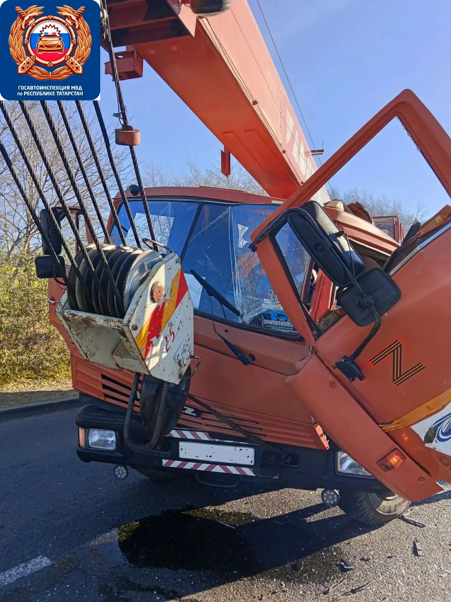 В Челнах автокран столкнулся с автобусом: пострадала пассажирка