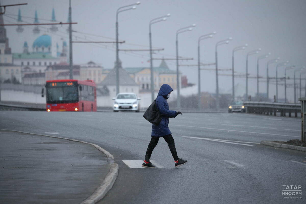 МЧС предупредило о сильном ветре и гололедице 4 октября в Татарстане