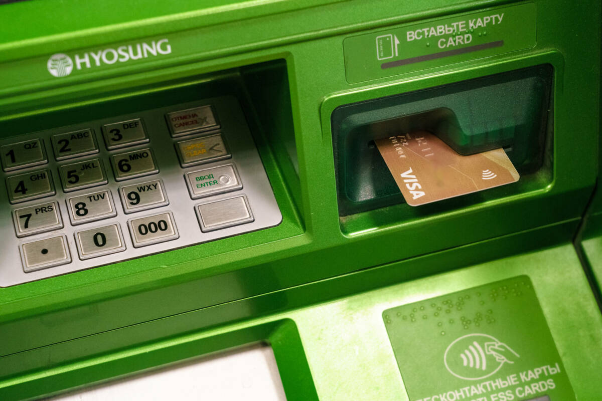 Подростка обязали вернуть пенсионерке из Казани 2,3 млн рублей