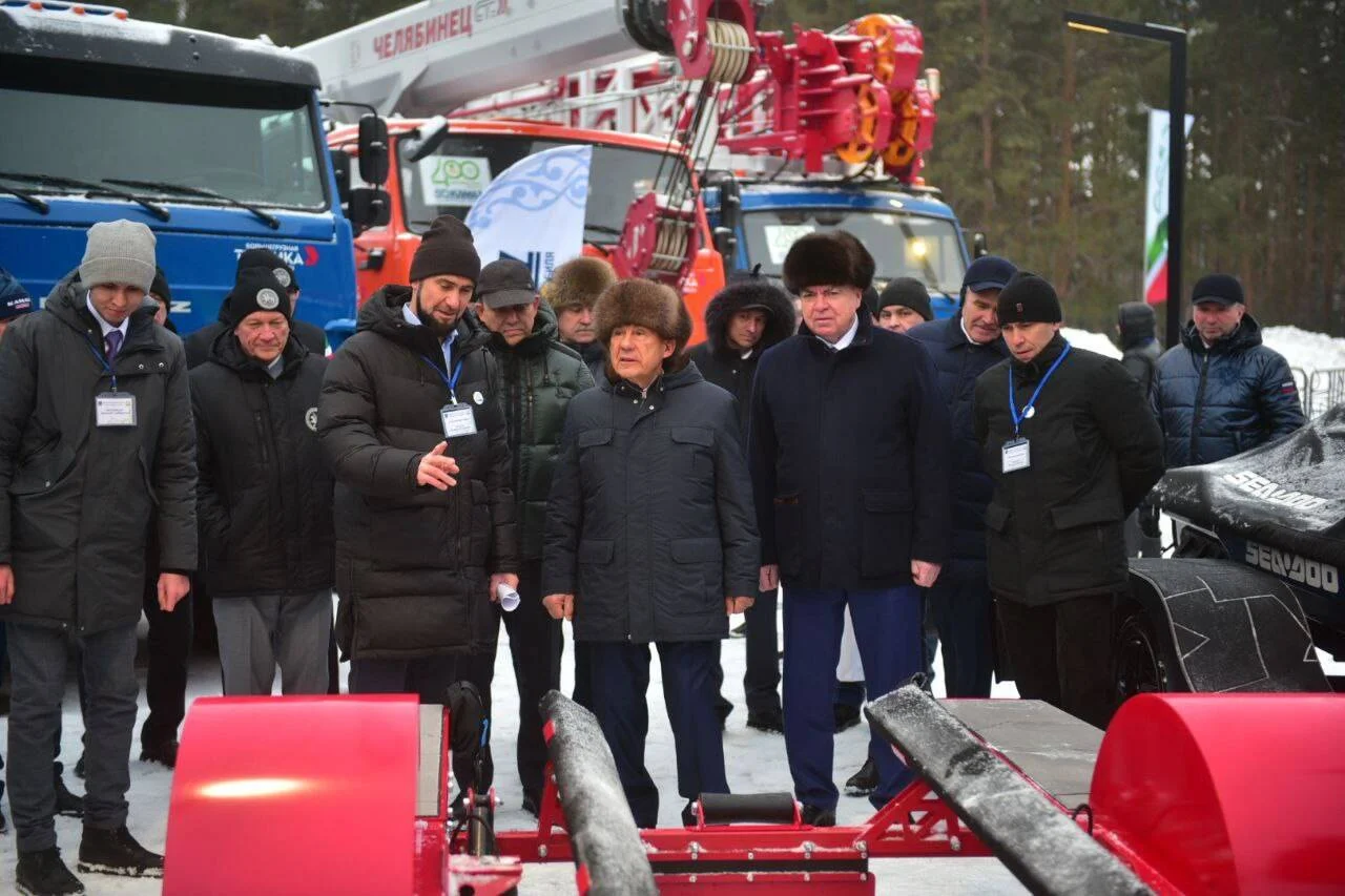 Рустам Минниханов поздравил КАМАЗ с 50-летием выпуска первого грузовика