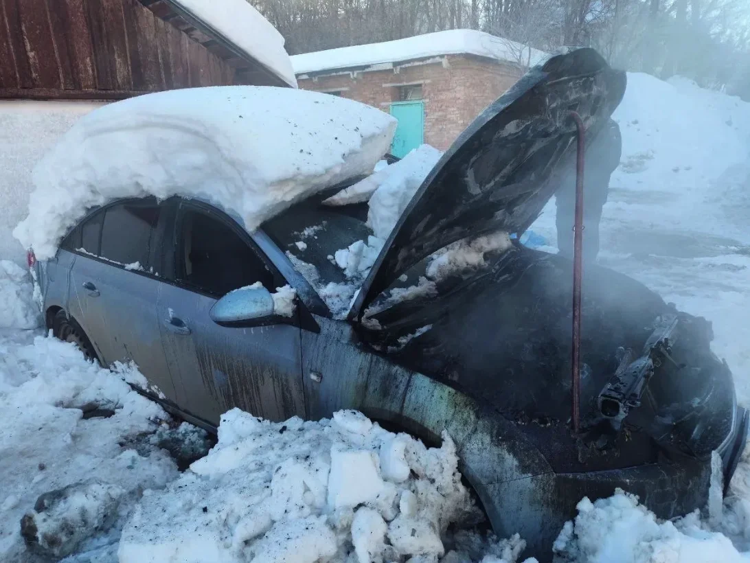 В Альметьевске 19-летний водитель погиб при пожаре в машине