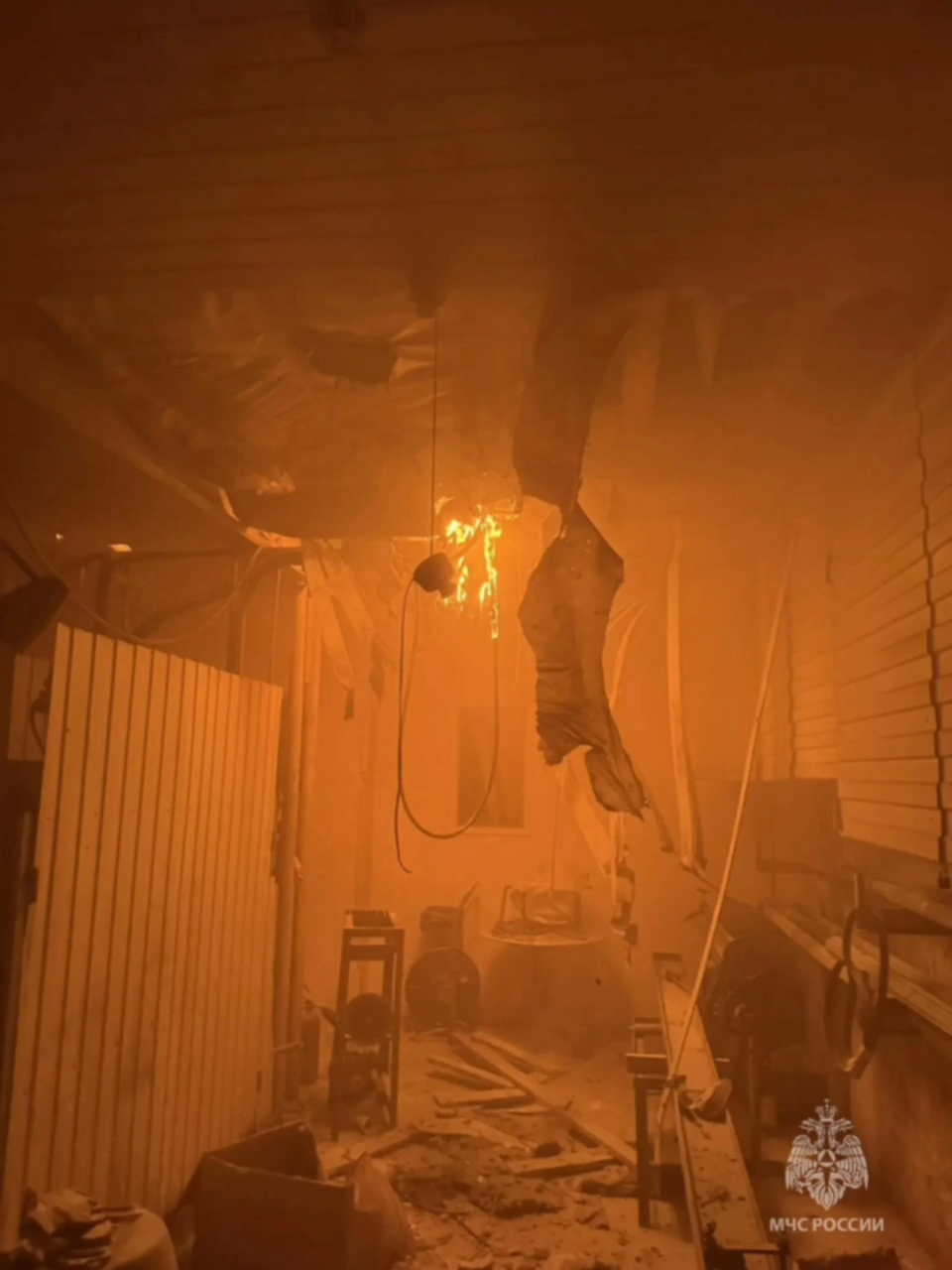 В Челнах при пожаре в гараже пострадали двое мужчин