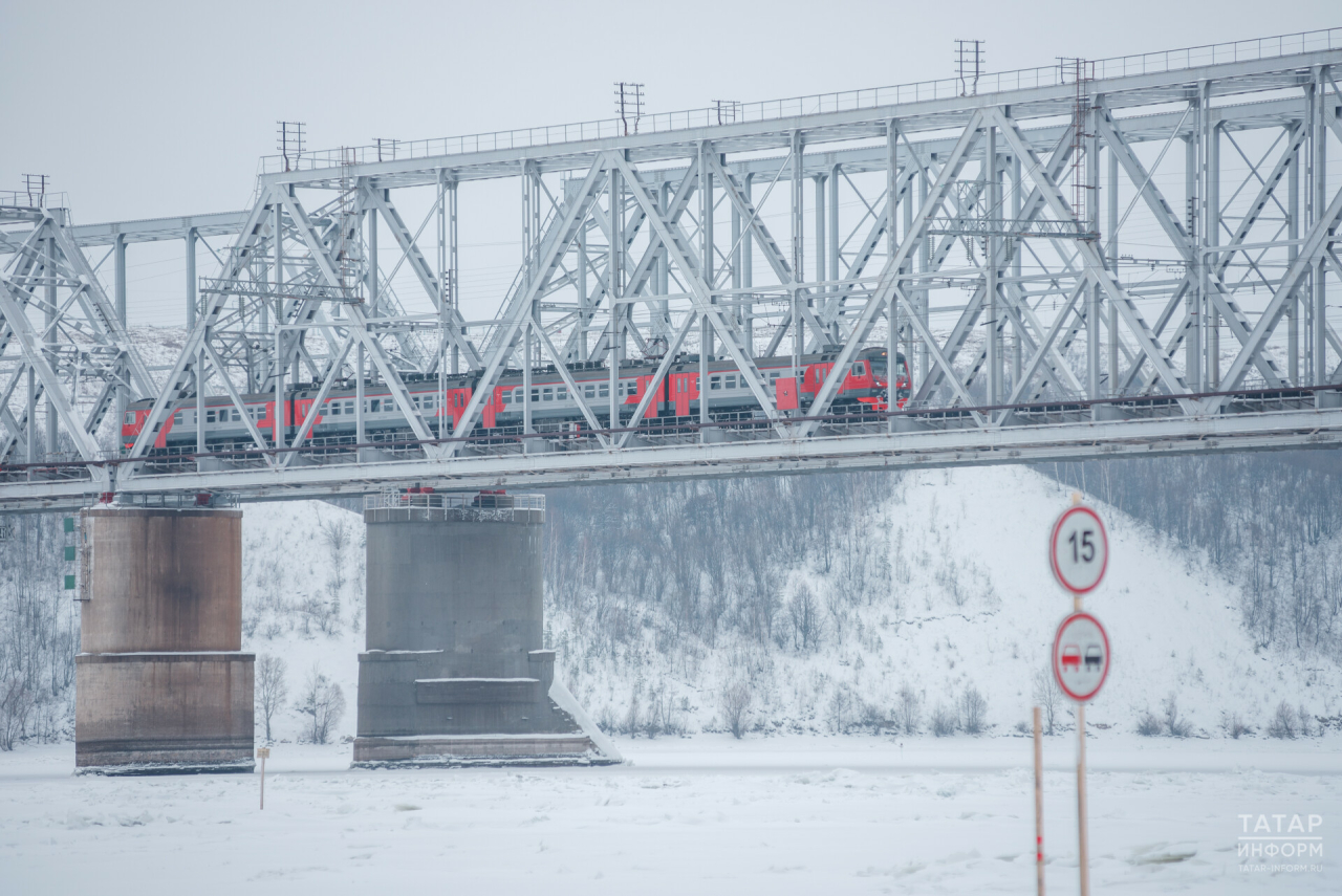 Из-за остановки грузовых поездов на ГЖД задерживаются пассажирские составы