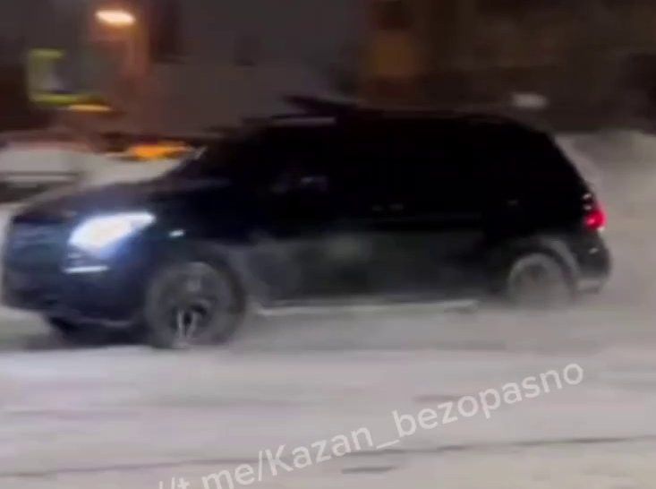 В Казани нашли водителя Mercedes за опасный дрифт по видео из соцсетей