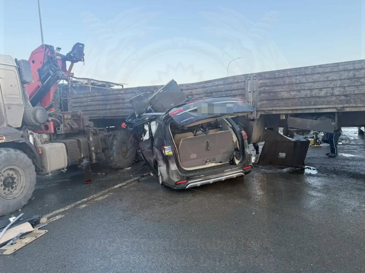 В Татарстане KIA врезалась в «КамАЗ»: погибли водитель и пассажир