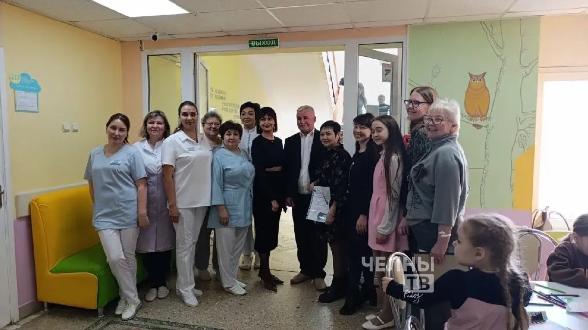 В детской стоматологии открылась выставка рисунков для детей