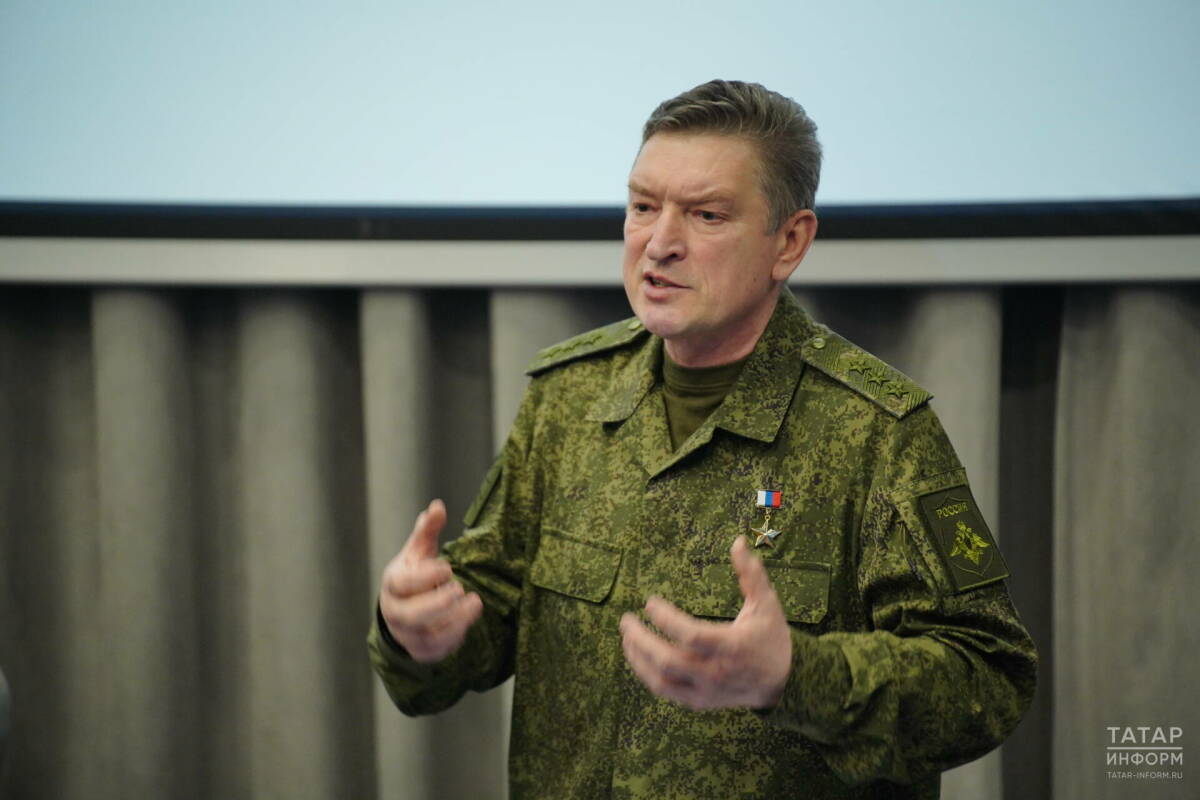 Александр Лапин призвал защитить молодежь от внешнего влияния