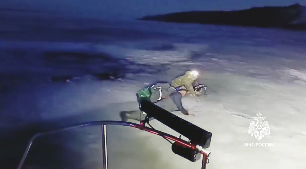 В Татарстане спасли рыбаков с подтаявшего льда