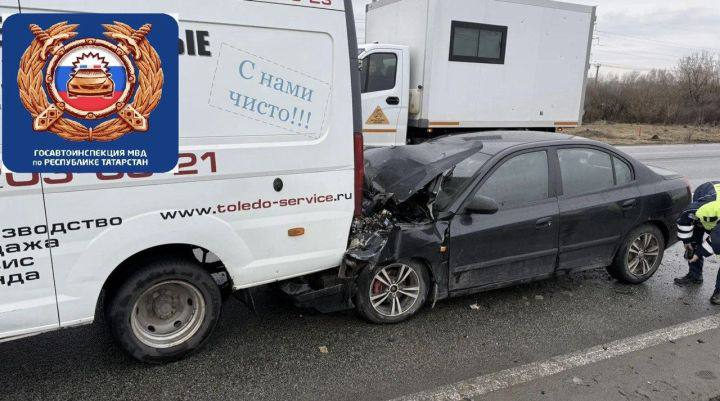 В Набережных Челнах в ДТП пострадали два водителя