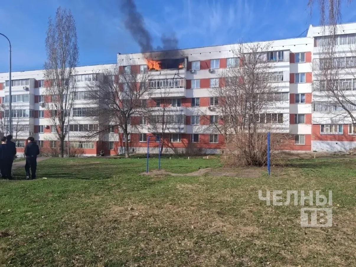 В Челнах при пожаре в квартире пострадали два человека