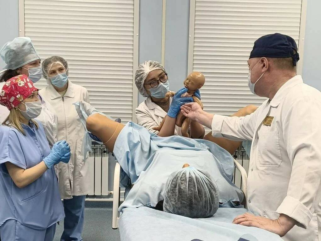 В Казани акушеров обучили с помощью VR и медицинских симуляторов