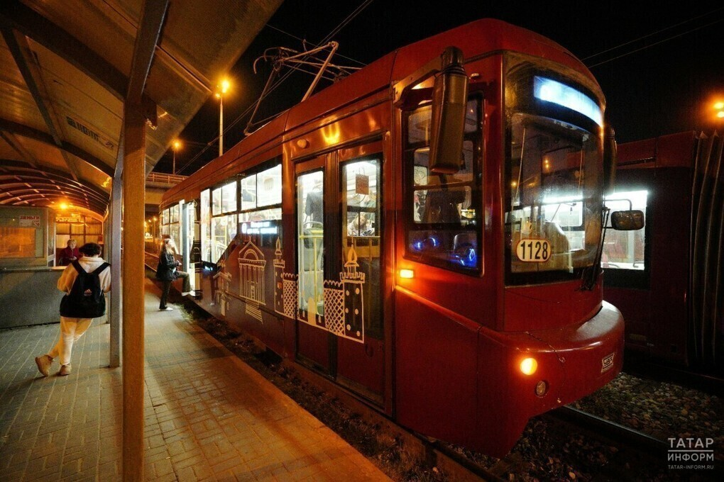 В Казани водитель трамвая помог потерявшемуся ребенку