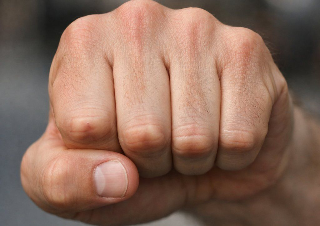 В Казани проверяют нападение на девушку на остановке Сахарова