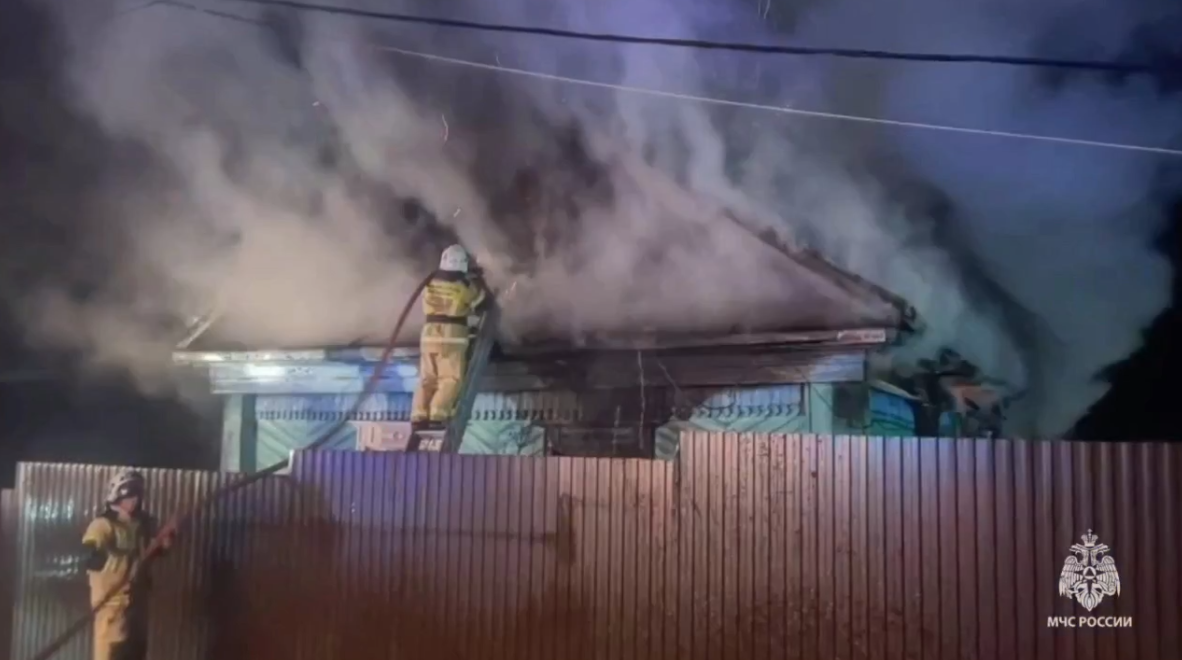 В Азнакаево при пожаре в доме погибли мужчина и женщина