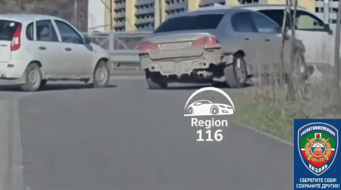 В Казани наказали водителя за езду по тротуару