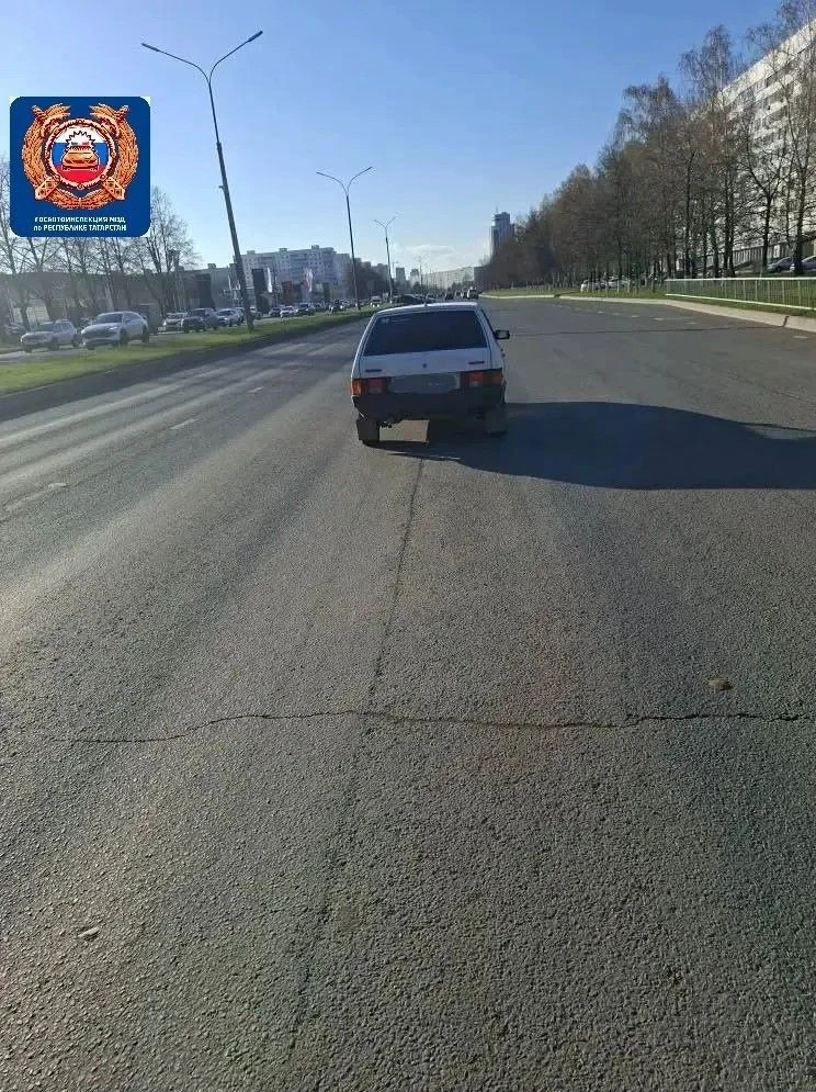 В Челнах легковушка сбила подростка на электросамокате