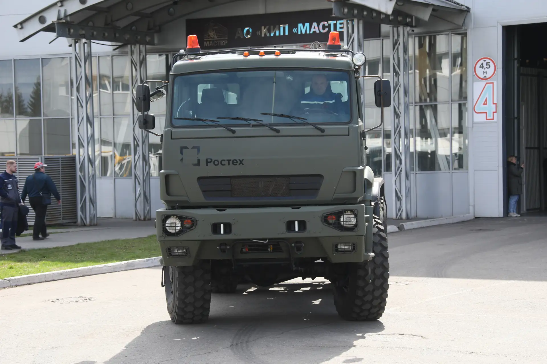 «КАМАЗ» отправил 26-й гуманитарный конвой в зону СВО