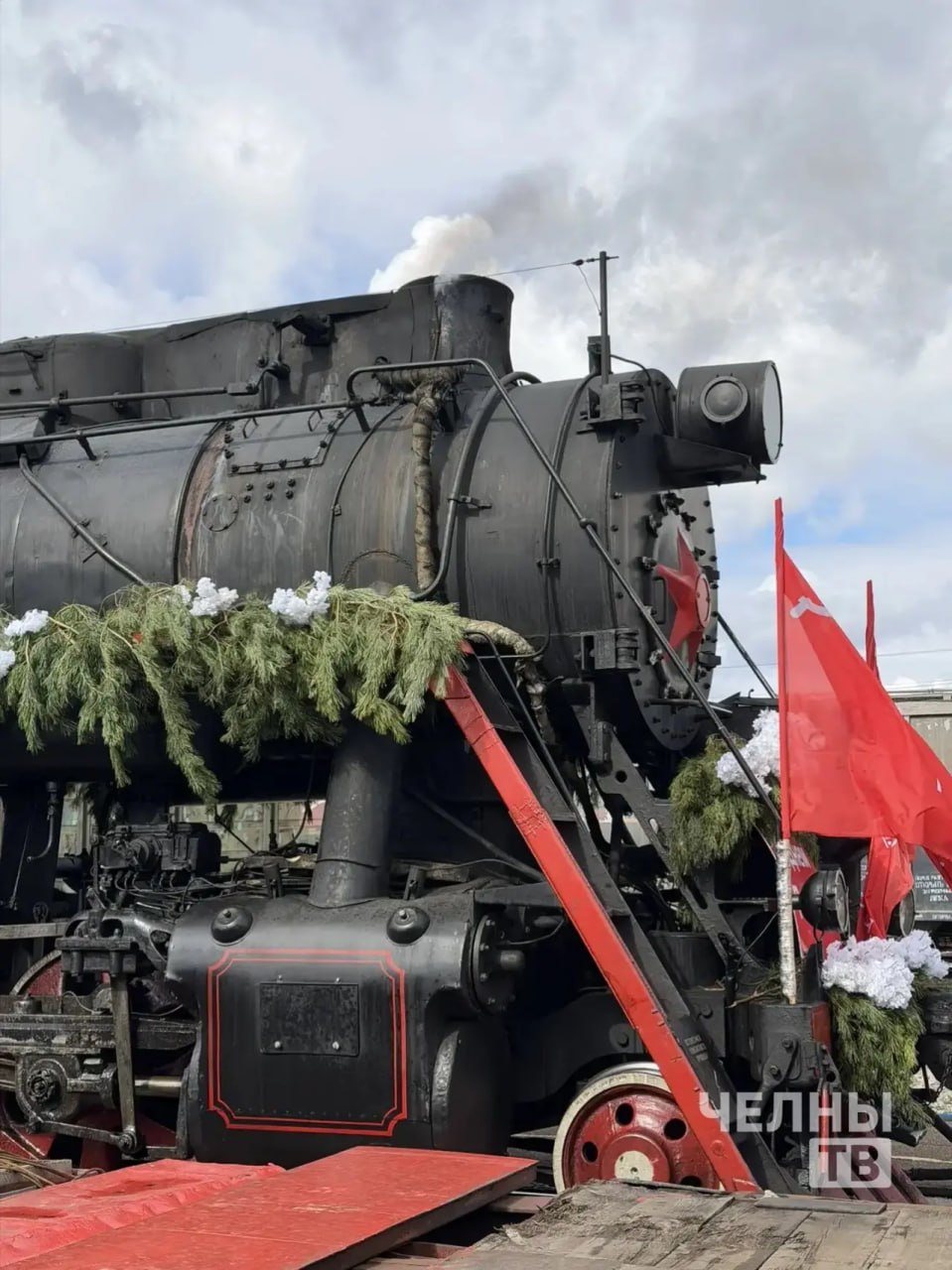 «Паровоз Победы» прибыл в Челны с техникой и полевой кухней