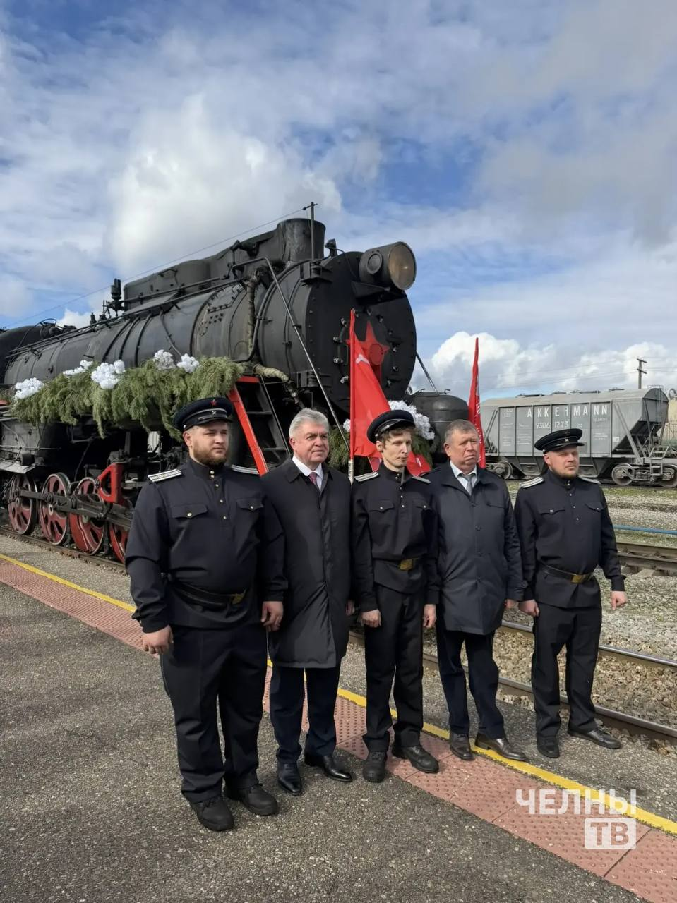 «Паровоз Победы» прибыл в Челны с техникой и полевой кухней