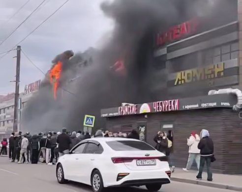 Пожар в ТЦ «Гиант» в Калининграде: огонь охватил три этажа
