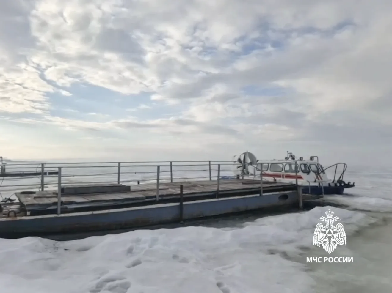 В Татарстане спасли рыбака, провалившегося под лед на реке Ик