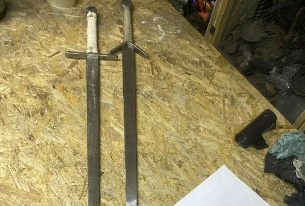 «Ведьмак» из Иркутска ударил мужчину мечом после конфликта в лесу