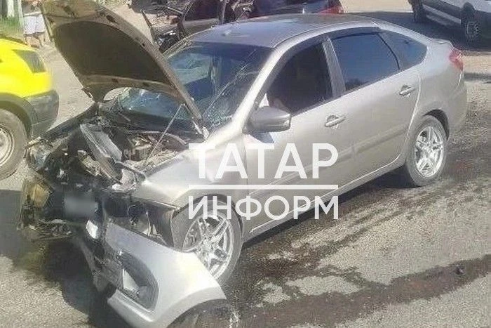 В Казани после ДТП мужчину деблокировали из искореженного авто