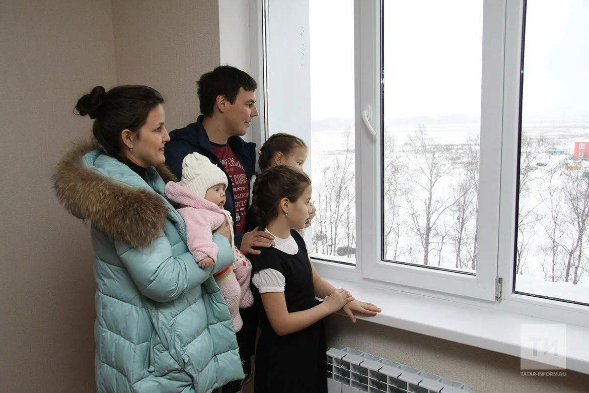 Многодетным семьям продлили выплаты при превышении дохода