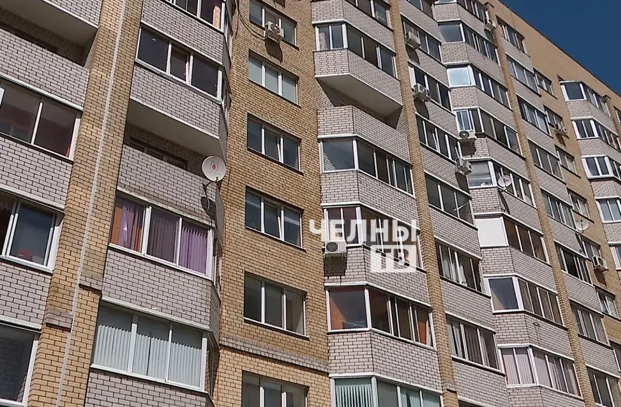 В Челнах трехлетняя девочка погибла после падения из окна